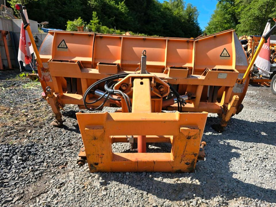 Schneepflug Gmeiner GVS 250 Kahlbacher 3m. Schneeschild Schneeschieber Schmidt Epoke passend für Unimog 424 427 405 U 300 400 500 318 323 423 218 430 429 530 527 535 Mercedes-Benz Winterdienst - Snow plough: picture 1 Schneepflug Gmeiner GVS 250 Kahlbacher 3m. Schneeschild Schneeschieber Schmidt Epoke passend für Unimog 424 427 405 U 300 400 500 318 323 423 218 430 429 530 527 535 Mercedes-Benz Winterdienst - Snow plough: picture 1