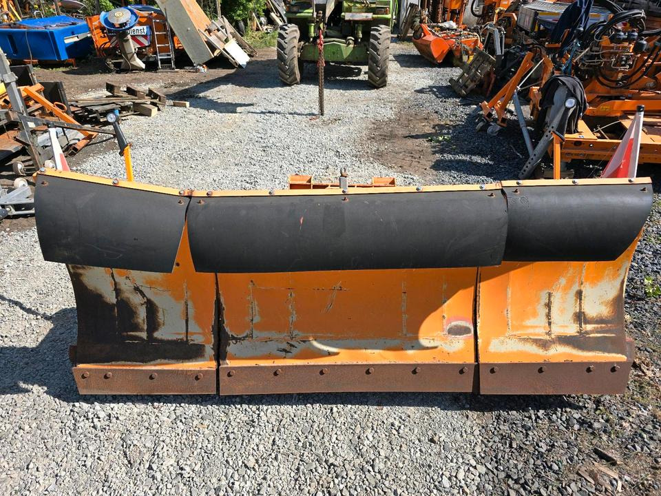 Schneepflug Gmeiner GVS 250 Kahlbacher 3m. Schneeschild Schneeschieber Schmidt Epoke passend für Unimog 424 427 405 U 300 400 500 318 323 423 218 430 429 530 527 535 Mercedes-Benz Winterdienst - Snow plough: picture 5 Schneepflug Gmeiner GVS 250 Kahlbacher 3m. Schneeschild Schneeschieber Schmidt Epoke passend für Unimog 424 427 405 U 300 400 500 318 323 423 218 430 429 530 527 535 Mercedes-Benz Winterdienst - Snow plough: picture 5