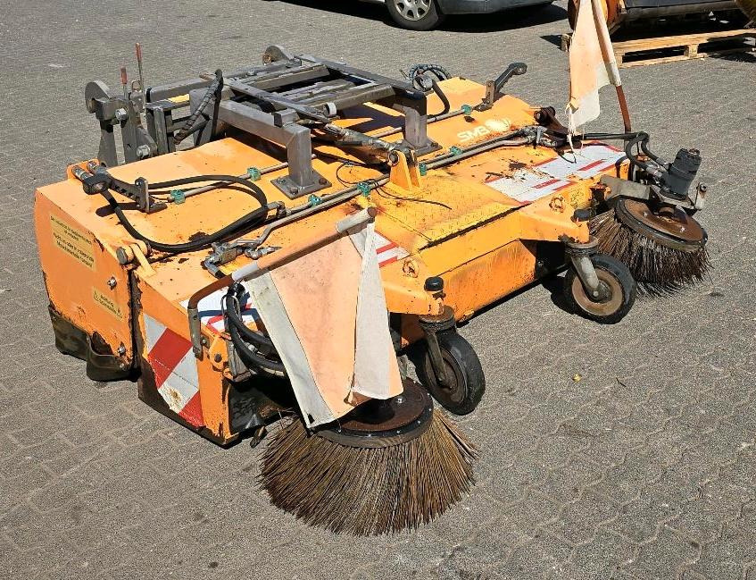 Sobernheimer FKM 2.0 Kehrmaschine Straßenkehrmaschine Frontkehrmaschine Kehrbesen für Radlader Unimog Traktor - Broom: picture 4 Sobernheimer FKM 2.0 Kehrmaschine Straßenkehrmaschine Frontkehrmaschine Kehrbesen für Radlader Unimog Traktor - Broom: picture 4