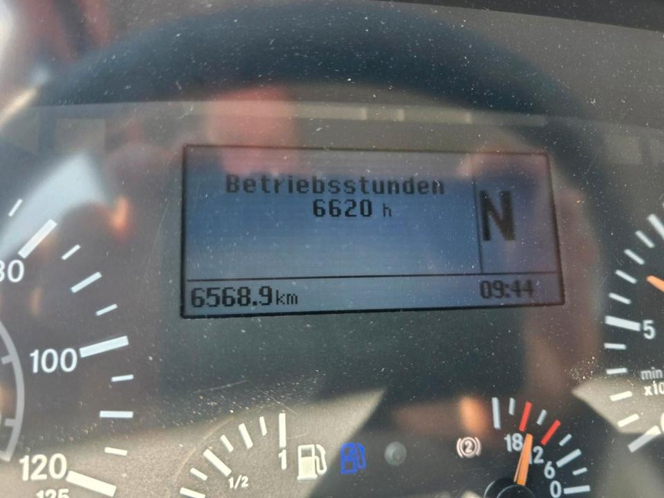 Snow removal vehicle Unimog 405/10 U300 Bluetec 5 Mercedes-Benz U 300  UGE UGN mit Jotha Absetzkipper combi con 4518 Absetzer: picture 19