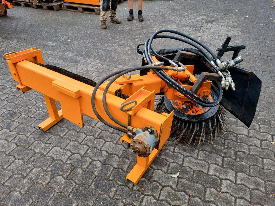 Wildkrautbürste passend für Multicar Tremo Ladog Mulag Unkrautbekämpfung Dücket Fiedler Wildkrautbesen Kehrmaschine Hansa Fendt unimog - Broom: picture 3 Wildkrautbürste passend für Multicar Tremo Ladog Mulag Unkrautbekämpfung Dücket Fiedler Wildkrautbesen Kehrmaschine Hansa Fendt unimog - Broom: picture 3