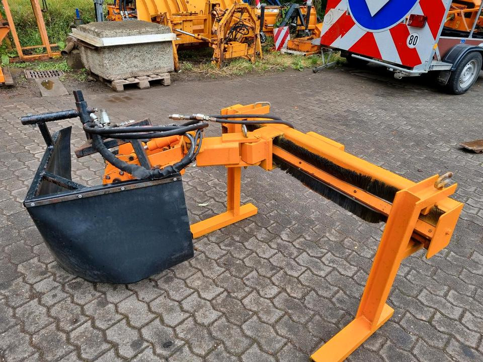 Wildkrautbürste passend für Multicar Tremo Ladog Mulag Unkrautbekämpfung Dücket Fiedler Wildkrautbesen Kehrmaschine Hansa Fendt unimog - Broom: picture 1 Wildkrautbürste passend für Multicar Tremo Ladog Mulag Unkrautbekämpfung Dücket Fiedler Wildkrautbesen Kehrmaschine Hansa Fendt unimog - Broom: picture 1