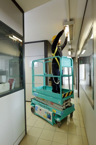 IMER GROUP Easy UP 5 Nowy Mini podnośnik nożycowy - Scissor lift: picture 2 IMER GROUP Easy UP 5 Nowy Mini podnośnik nożycowy - Scissor lift: picture 2