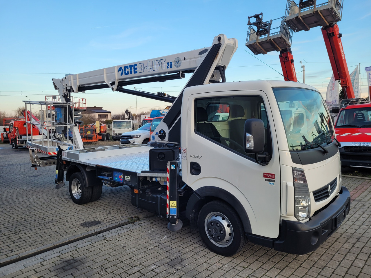 Renault Maxity podnośnik koszowy zwyżka 20 m CTE B-lift 20 JHV - Truck mounted aerial platform: picture 3 Renault Maxity podnośnik koszowy zwyżka 20 m CTE B-lift 20 JHV - Truck mounted aerial platform: picture 3