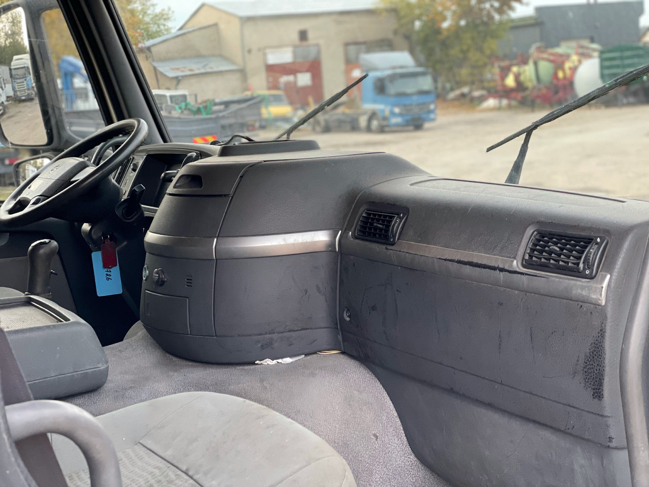 Crane truck VOLVO FM: picture 14