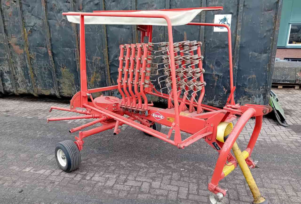 Kuhn GA4101GM zwadhark - Tedder/ Rake: picture 1 Kuhn GA4101GM zwadhark - Tedder/ Rake: picture 1