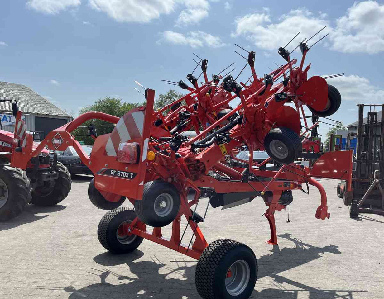 Kuhn GF8703T Schudder Tedder Kreiselheuer weidebouwmachines - Tedder/ Rake: picture 5 Kuhn GF8703T Schudder Tedder Kreiselheuer weidebouwmachines - Tedder/ Rake: picture 5