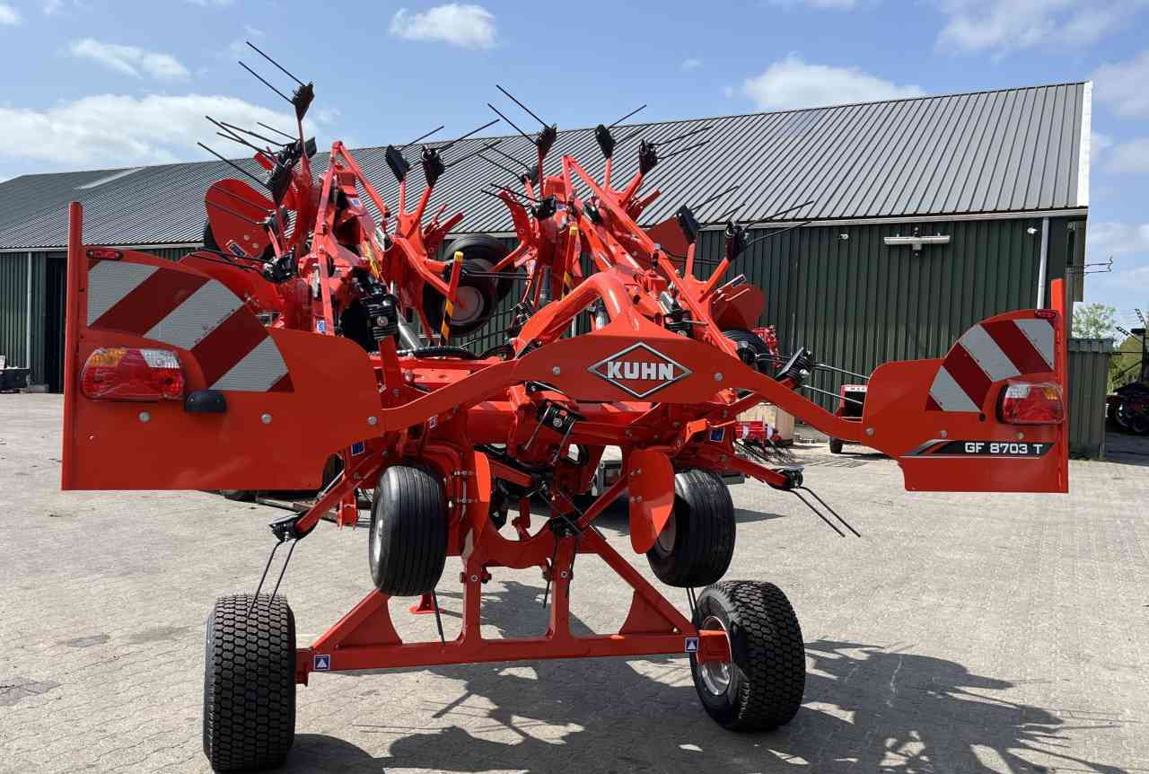 Kuhn GF8703T Schudder Tedder Kreiselheuer weidebouwmachines - Tedder/ Rake: picture 4 Kuhn GF8703T Schudder Tedder Kreiselheuer weidebouwmachines - Tedder/ Rake: picture 4