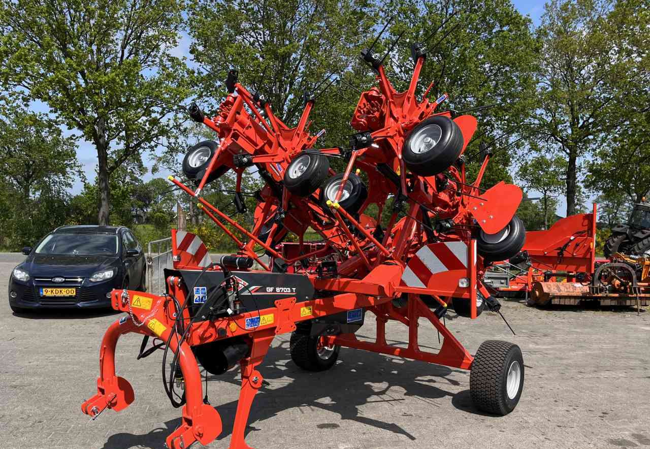 Kuhn GF8703T Schudder Tedder Kreiselheuer weidebouwmachines - Tedder/ Rake: picture 1 Kuhn GF8703T Schudder Tedder Kreiselheuer weidebouwmachines - Tedder/ Rake: picture 1
