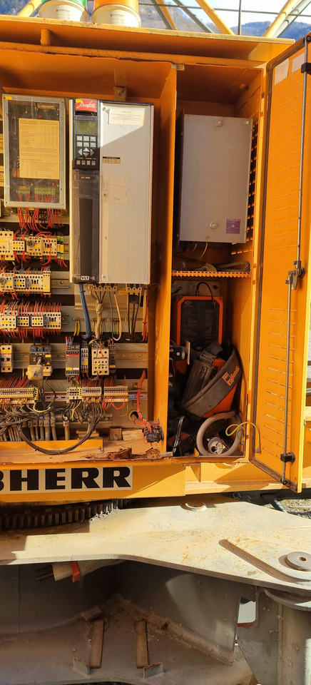 LIEBHERR 32TT - Self-erecting tower crane: picture 2 LIEBHERR 32TT - Self-erecting tower crane: picture 2