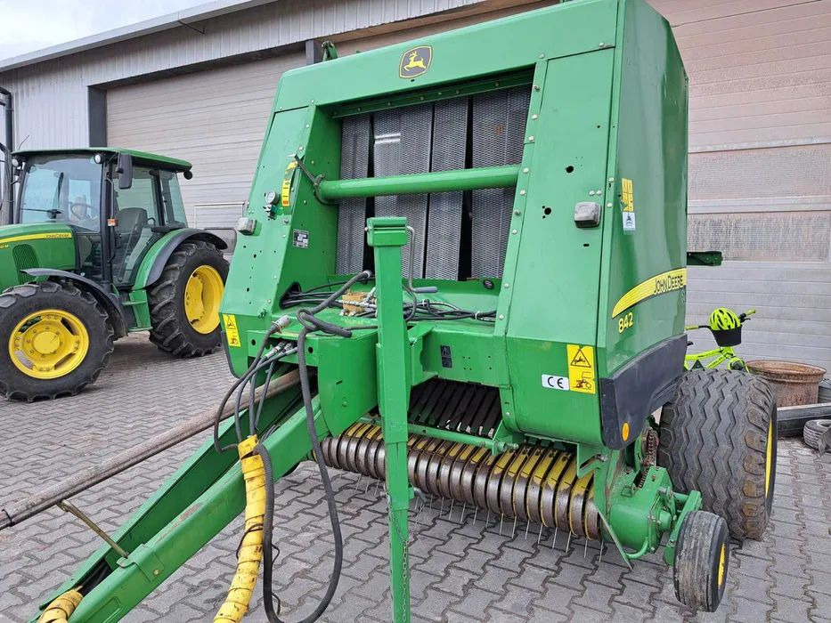 John Deere 842 - Round baler: picture 2 John Deere 842 - Round baler: picture 2
