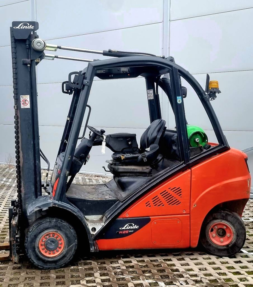 Linde H 25 T - 02  - LPG forklift: picture 2 Linde H 25 T - 02  - LPG forklift: picture 2