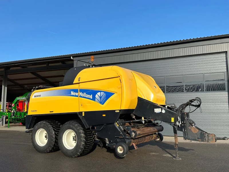 New Holland BB9060 CropCutter - Agricultural machinery: picture 1 New Holland BB9060 CropCutter - Agricultural machinery: picture 1