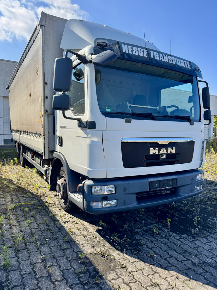 MAN 12.250 - Curtain side truck: picture 1 MAN 12.250 - Curtain side truck: picture 1