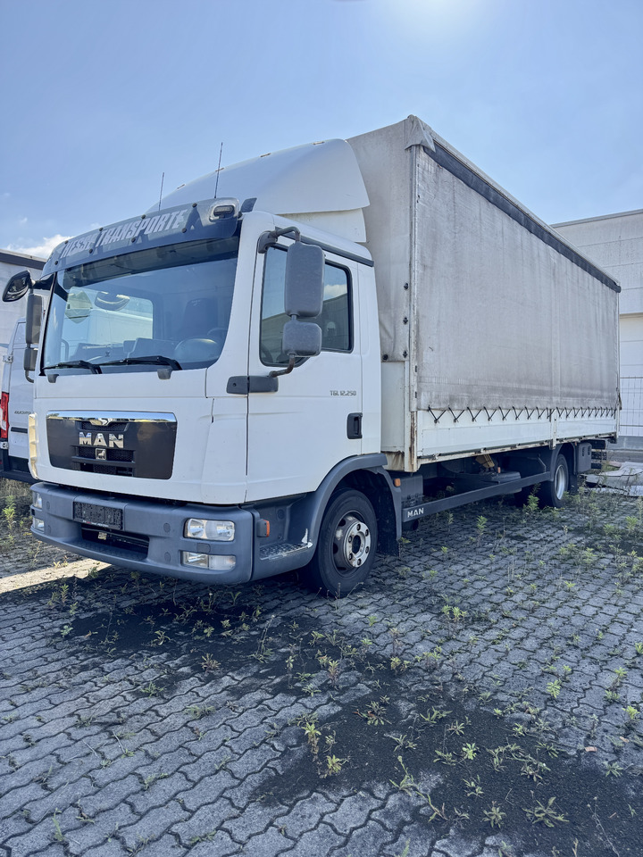 MAN 12.250 - Curtain side truck: picture 2 MAN 12.250 - Curtain side truck: picture 2