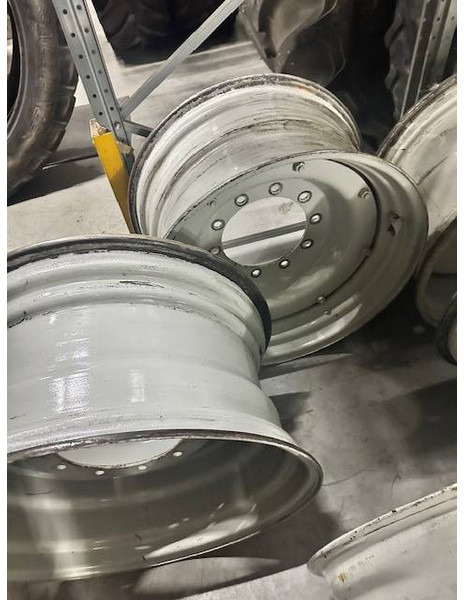Valtra 15x30 velgen, rims - Wheels and tires for Agricultural machinery: picture 1 Valtra 15x30 velgen, rims - Wheels and tires for Agricultural machinery: picture 1