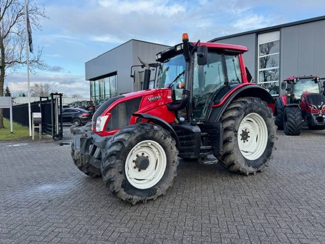 Valtra N123 Hitech5 - Farm tractor: picture 3 Valtra N123 Hitech5 - Farm tractor: picture 3