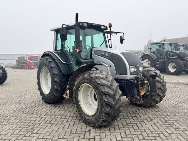 Valtra N141 hitech, Fronthef, Frontpto - Farm tractor: picture 2 Valtra N141 hitech, Fronthef, Frontpto - Farm tractor: picture 2