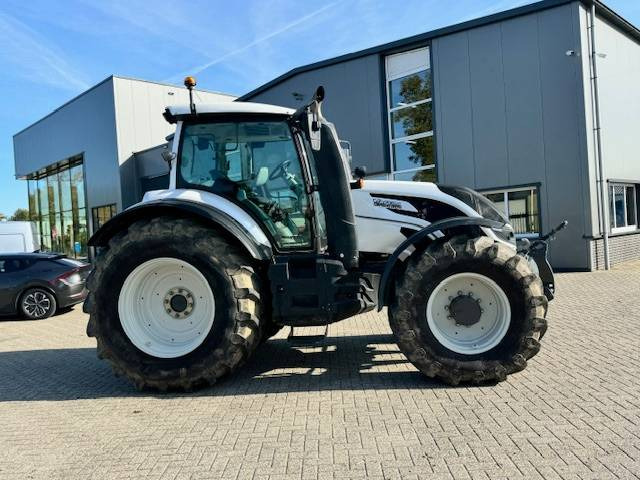 Valtra T214 Versu - Farm tractor: picture 4 Valtra T214 Versu - Farm tractor: picture 4