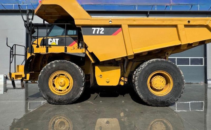 Rigid dumper/ Rock truck Caterpillar 772: picture 1