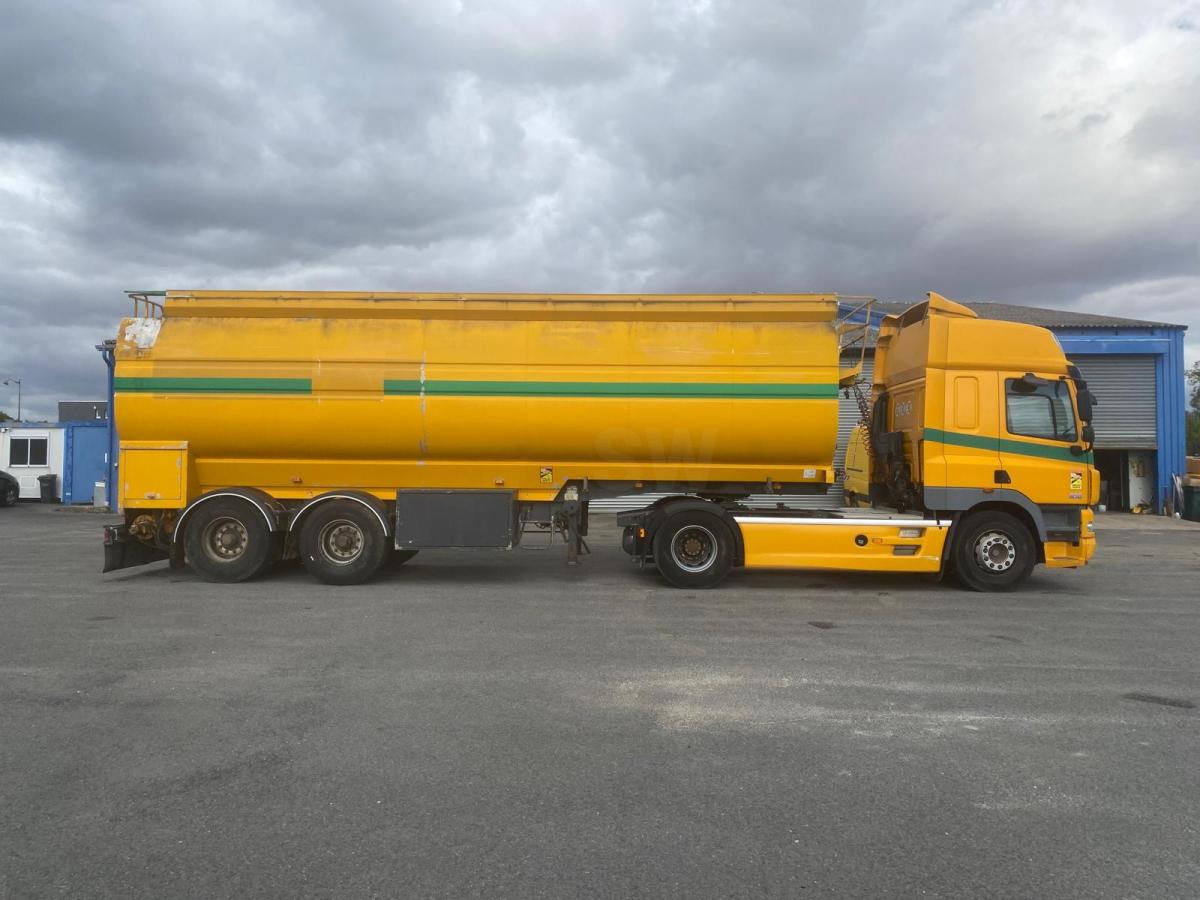 LEVEQUES  - Tanker semi-trailer: picture 2 LEVEQUES  - Tanker semi-trailer: picture 2