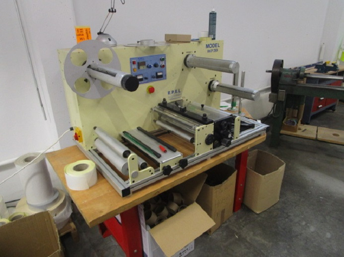 INSPEKTIONSUMROLLER RKP 350 MIT SCHNEIDEEINRICHTUNG - Printing machinery: picture 2 INSPEKTIONSUMROLLER RKP 350 MIT SCHNEIDEEINRICHTUNG - Printing machinery: picture 2