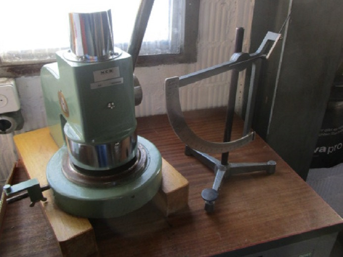 MECHANISCHE PAPIERWAAGE MIT HANDPROBE STANZE - Printing machinery: picture 4 MECHANISCHE PAPIERWAAGE MIT HANDPROBE STANZE - Printing machinery: picture 4