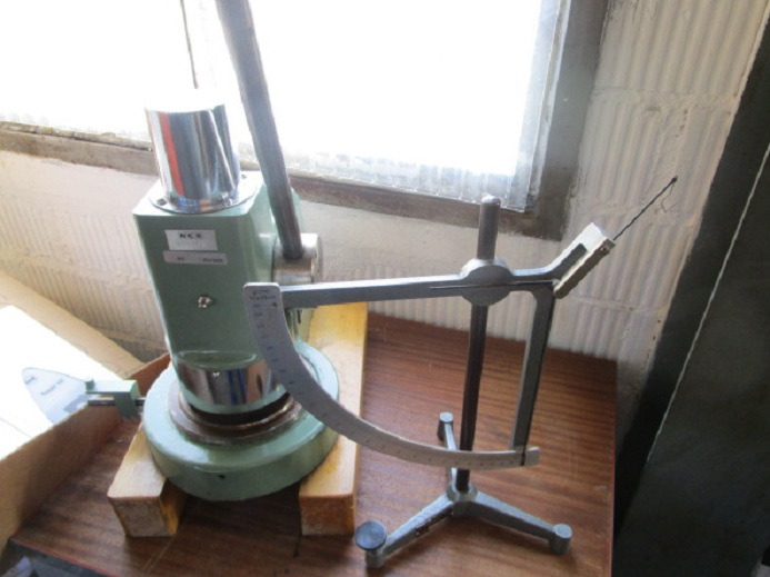 MECHANISCHE PAPIERWAAGE MIT HANDPROBE STANZE - Printing machinery: picture 1 MECHANISCHE PAPIERWAAGE MIT HANDPROBE STANZE - Printing machinery: picture 1