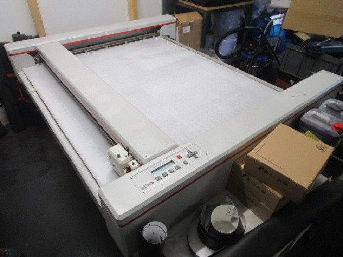 SCHNEIDEPLOTTER ZÜND P-1200 PLUS - Paper cutting machine: picture 1 SCHNEIDEPLOTTER ZÜND P-1200 PLUS - Paper cutting machine: picture 1