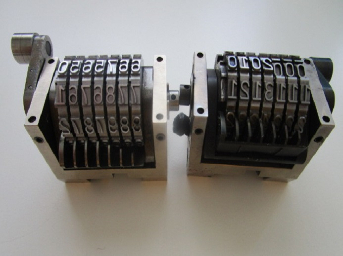 4 x NUMMERATOREN GERADE, VORWÄRTS, KLEIN - Spare parts for Printing machinery: picture 1 4 x NUMMERATOREN GERADE, VORWÄRTS, KLEIN - Spare parts for Printing machinery: picture 1