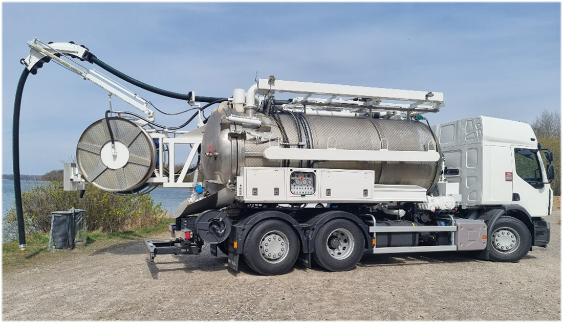 RENAULT D - Wide 6x2*4 - Vacuum truck: picture 1 RENAULT D - Wide 6x2*4 - Vacuum truck: picture 1