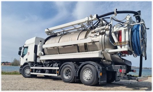 RENAULT D - Wide 6x2*4 - Vacuum truck: picture 3 RENAULT D - Wide 6x2*4 - Vacuum truck: picture 3