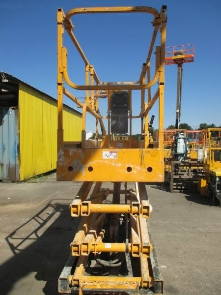 Haulotte Compact 8  - Scissor lift: picture 3 Haulotte Compact 8  - Scissor lift: picture 3