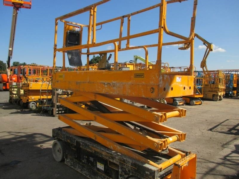 Haulotte Compact 8  - Scissor lift: picture 4 Haulotte Compact 8  - Scissor lift: picture 4