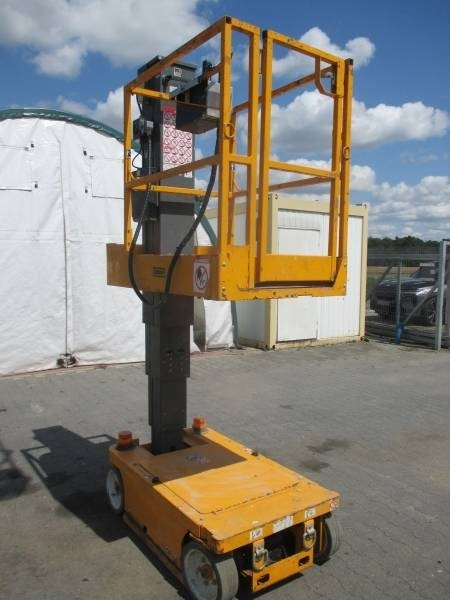 SkyJack SJ 12 - Vertical mast lift: picture 3 SkyJack SJ 12 - Vertical mast lift: picture 3