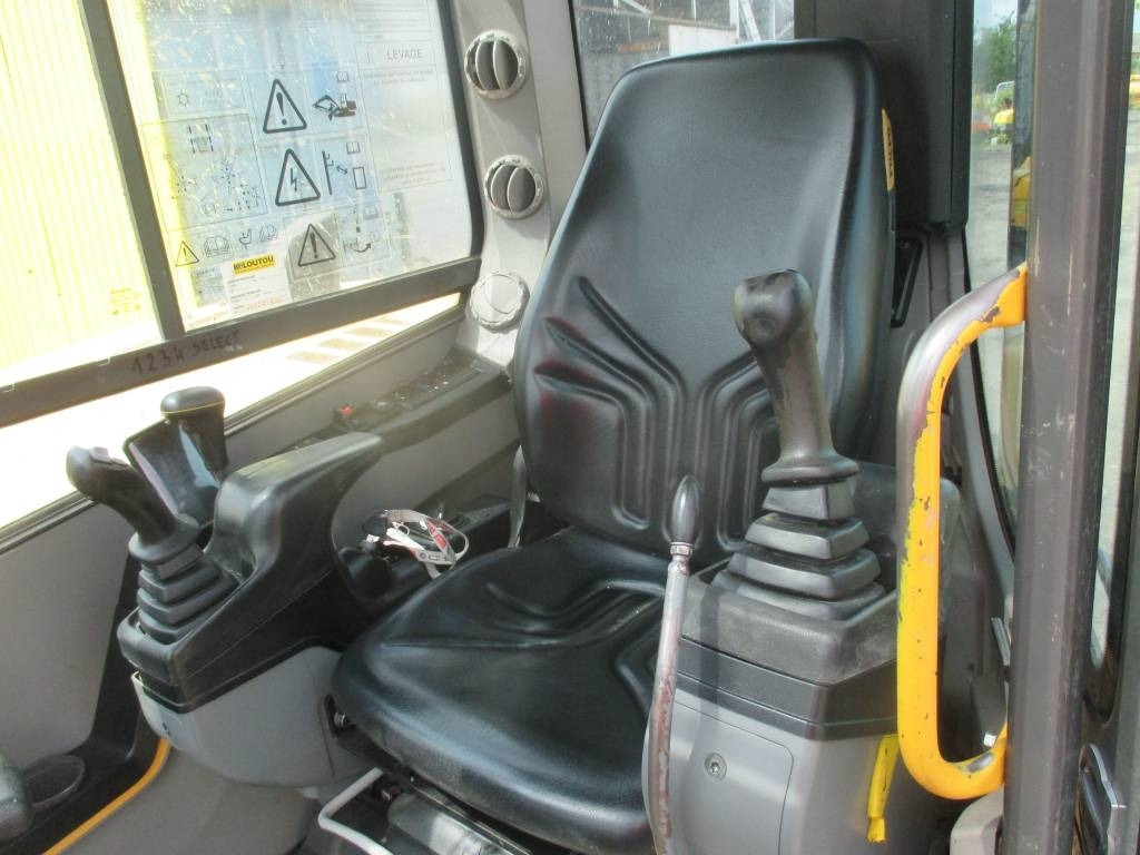 Mini excavator Volvo ECR 88 D: picture 13
