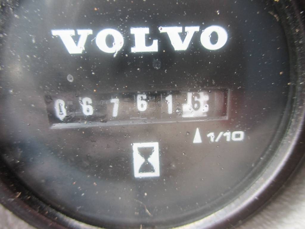Mini excavator Volvo ECR 88 D: picture 16