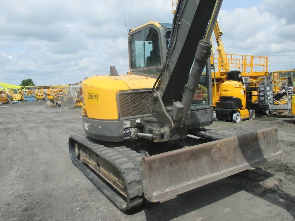 Mini excavator Volvo ECR 88 D: picture 11