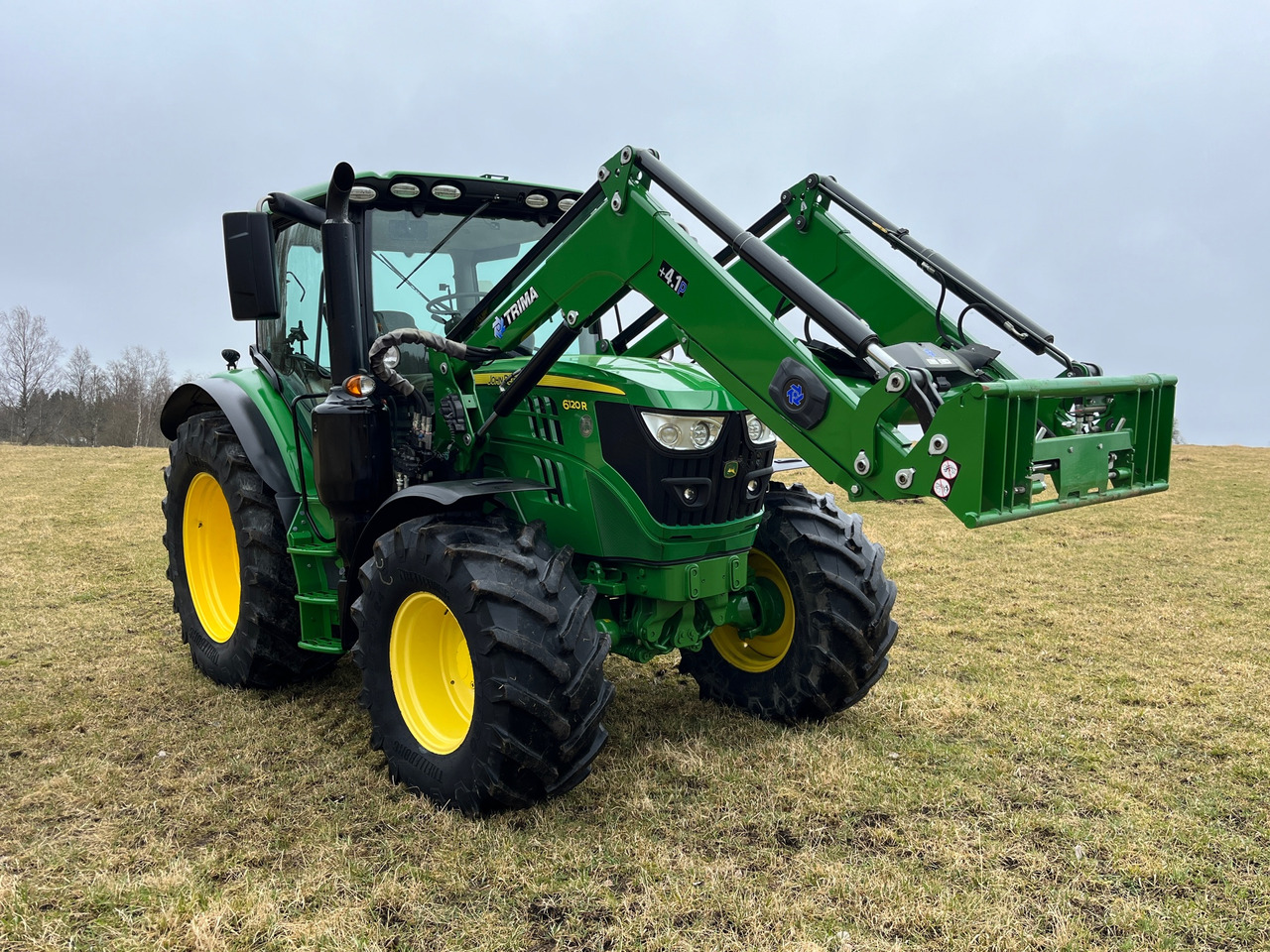 John Deere 6120R - Farm tractor: picture 1 John Deere 6120R - Farm tractor: picture 1