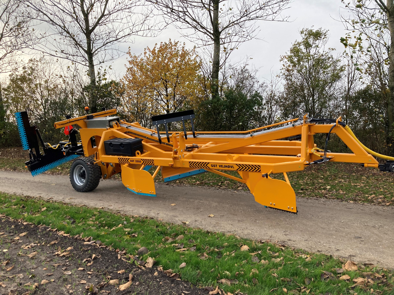 New Grader GST 2550 Gravel road tractor Grader: picture 14 New Grader GST 2550 Gravel road tractor Grader: picture 14