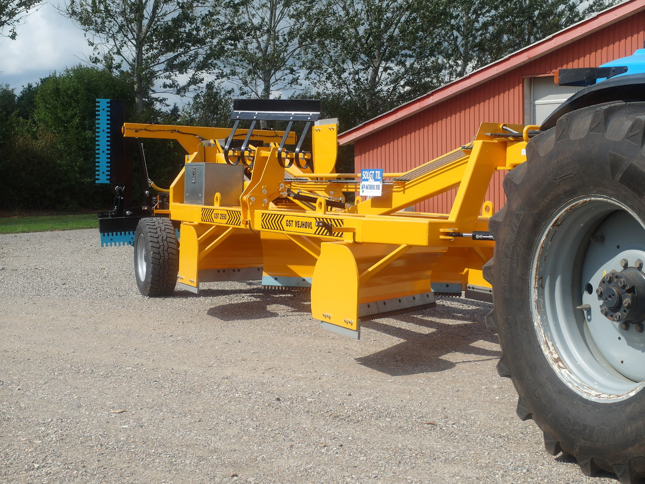 New Grader GST 2550 Gravel road tractor Grader: picture 11 New Grader GST 2550 Gravel road tractor Grader: picture 11