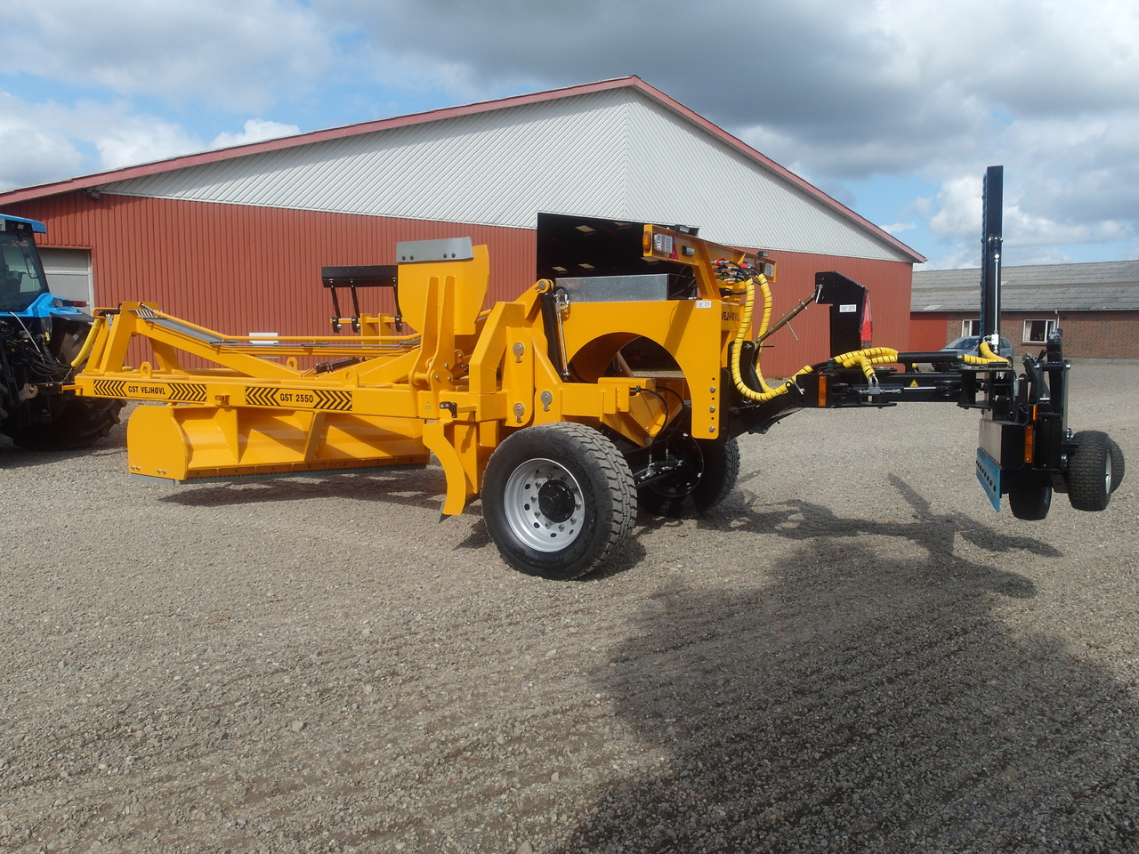 New Grader GST 2550 Gravel road tractor Grader: picture 7 New Grader GST 2550 Gravel road tractor Grader: picture 7