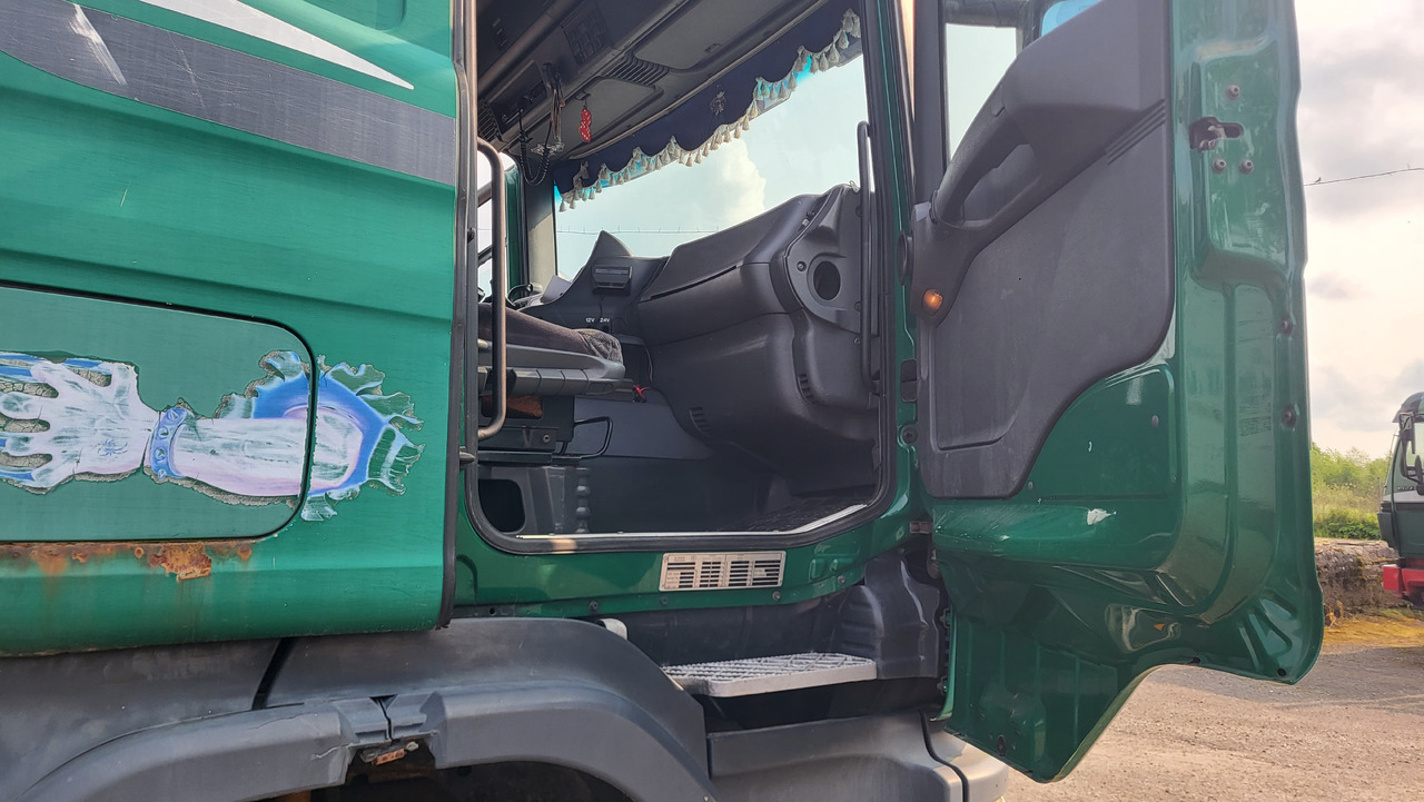 Cab chassis truck SCANIA R124 420 6X4: picture 26