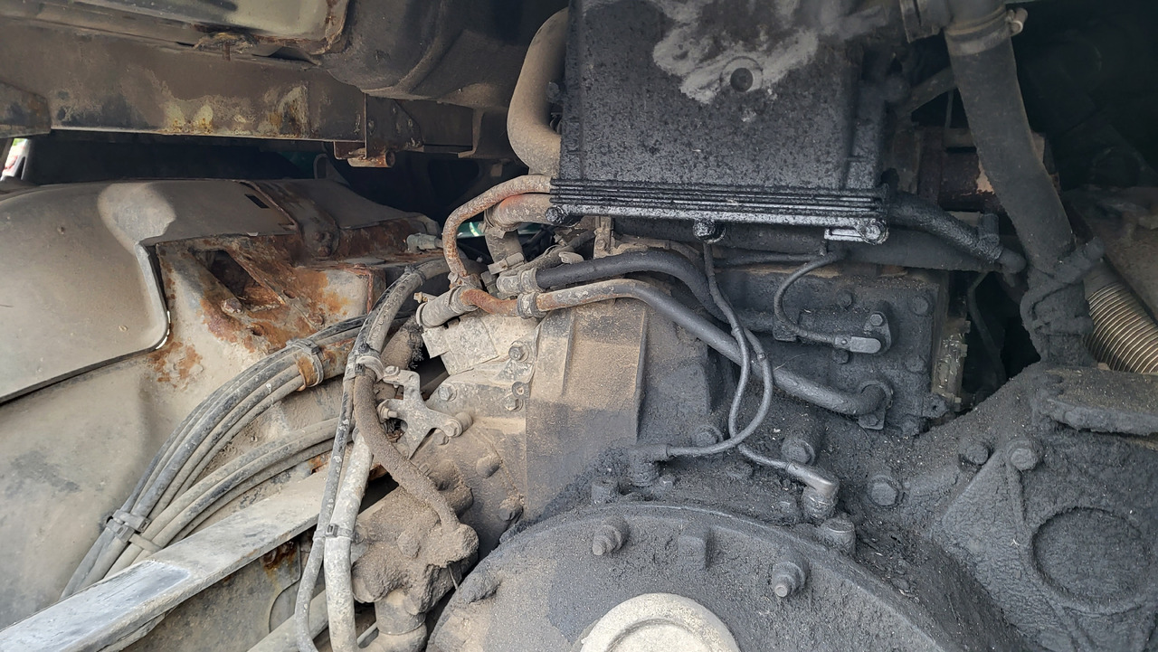 Cab chassis truck SCANIA R124 420 6X4: picture 14