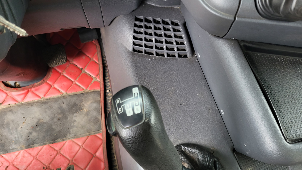 Cab chassis truck SCANIA R124 420 6X4: picture 21