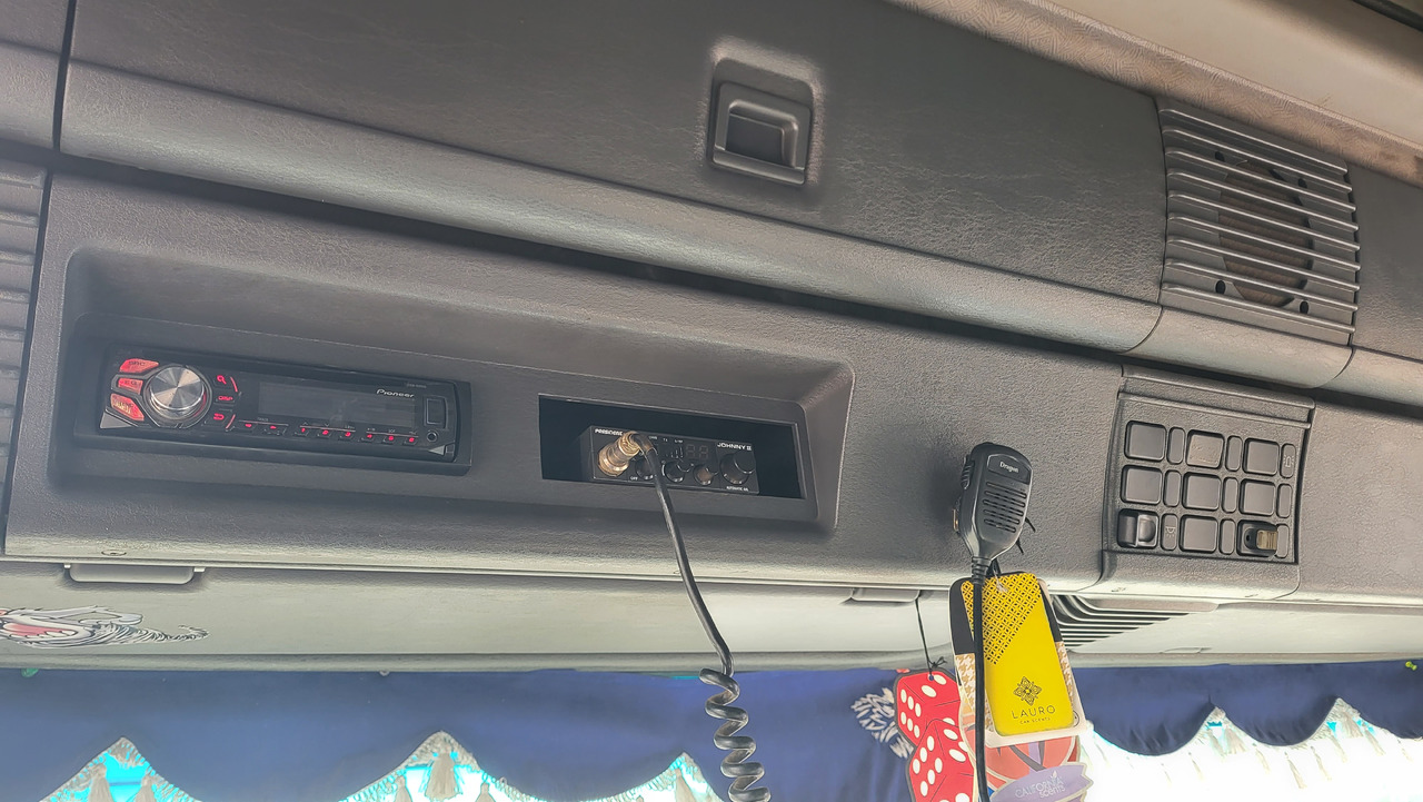 Cab chassis truck SCANIA R124 420 6X4: picture 32