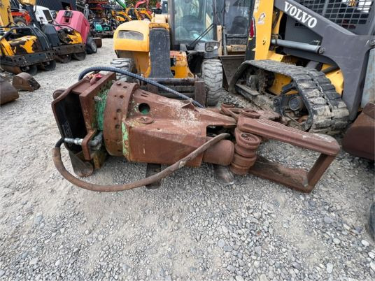 Croc béton montabert pelle 20T à 30T - Demolition shears: picture 2 Croc béton montabert pelle 20T à 30T - Demolition shears: picture 2