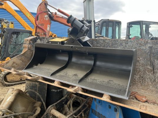 Godet de curage orientable Morin M1 - Excavator bucket: picture 3 Godet de curage orientable Morin M1 - Excavator bucket: picture 3