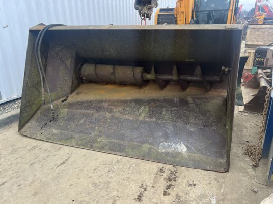 Manitou Godet distributeur - Bucket for Material handling equipment: picture 2 Manitou Godet distributeur - Bucket for Material handling equipment: picture 2