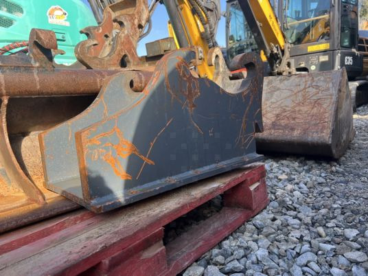 Platine à boulonner mecalac Connect - Quick coupler: picture 4 Platine à boulonner mecalac Connect - Quick coupler: picture 4